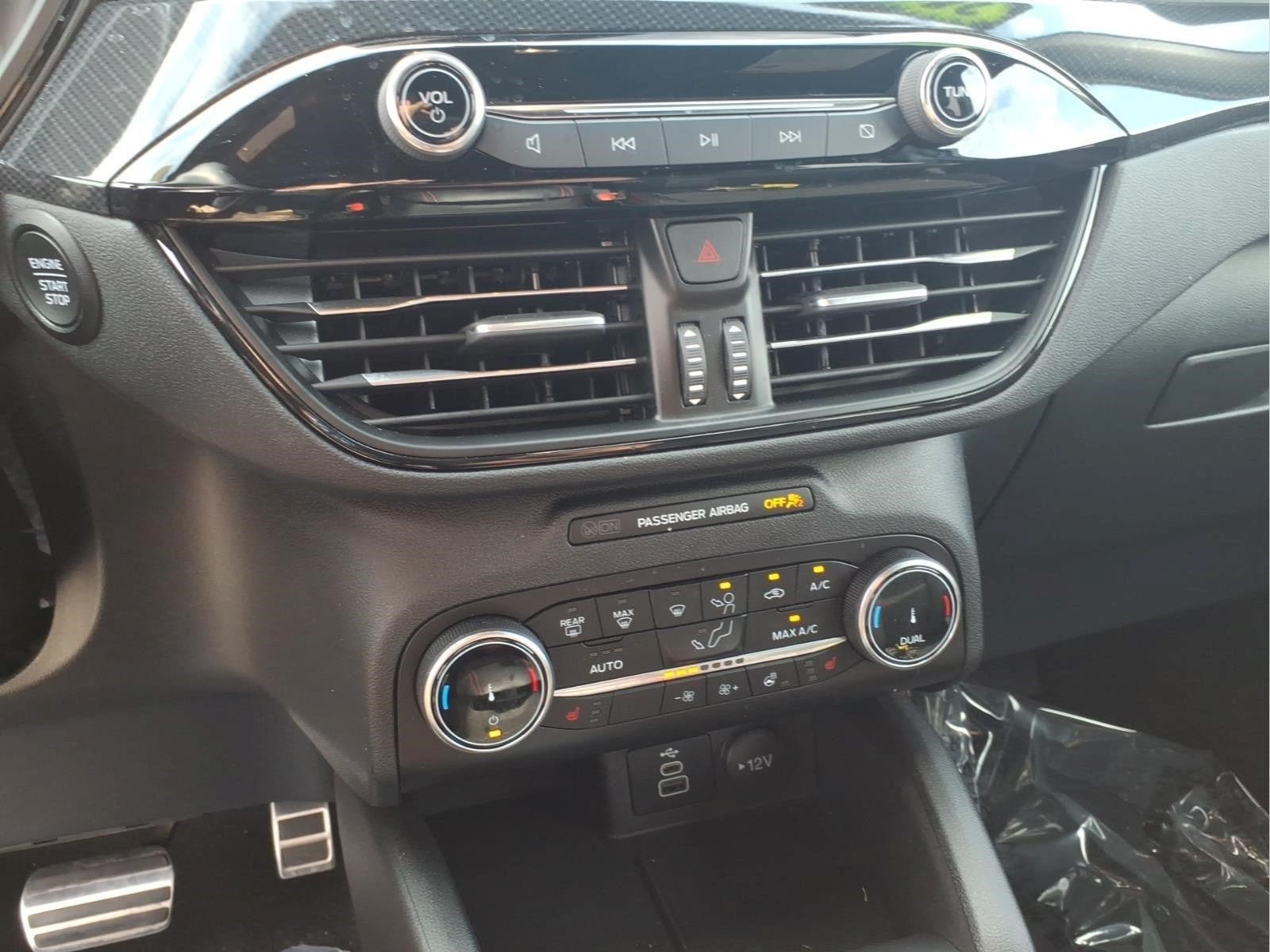 Used 2024 Ford Escape ST-Line w/ Cold Weather Package FWD image 17
