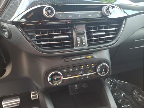 Used 2024 Ford Escape ST-Line w/ Cold Weather Package FWD image 17