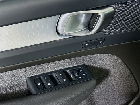 Used 2025 Volvo XC40 B5 Core image 14