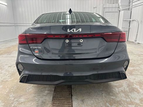 Used 2024 Kia Forte LXS w/ LXS Technology Package FWD image 5