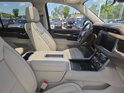 Used 2022 GMC Yukon XL Denali AWD/4WD image 4