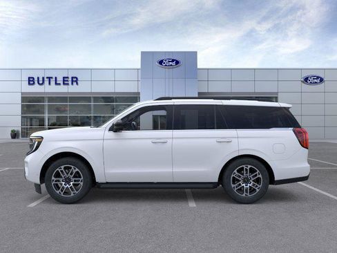 New 2025 Ford Expedition Active image 3