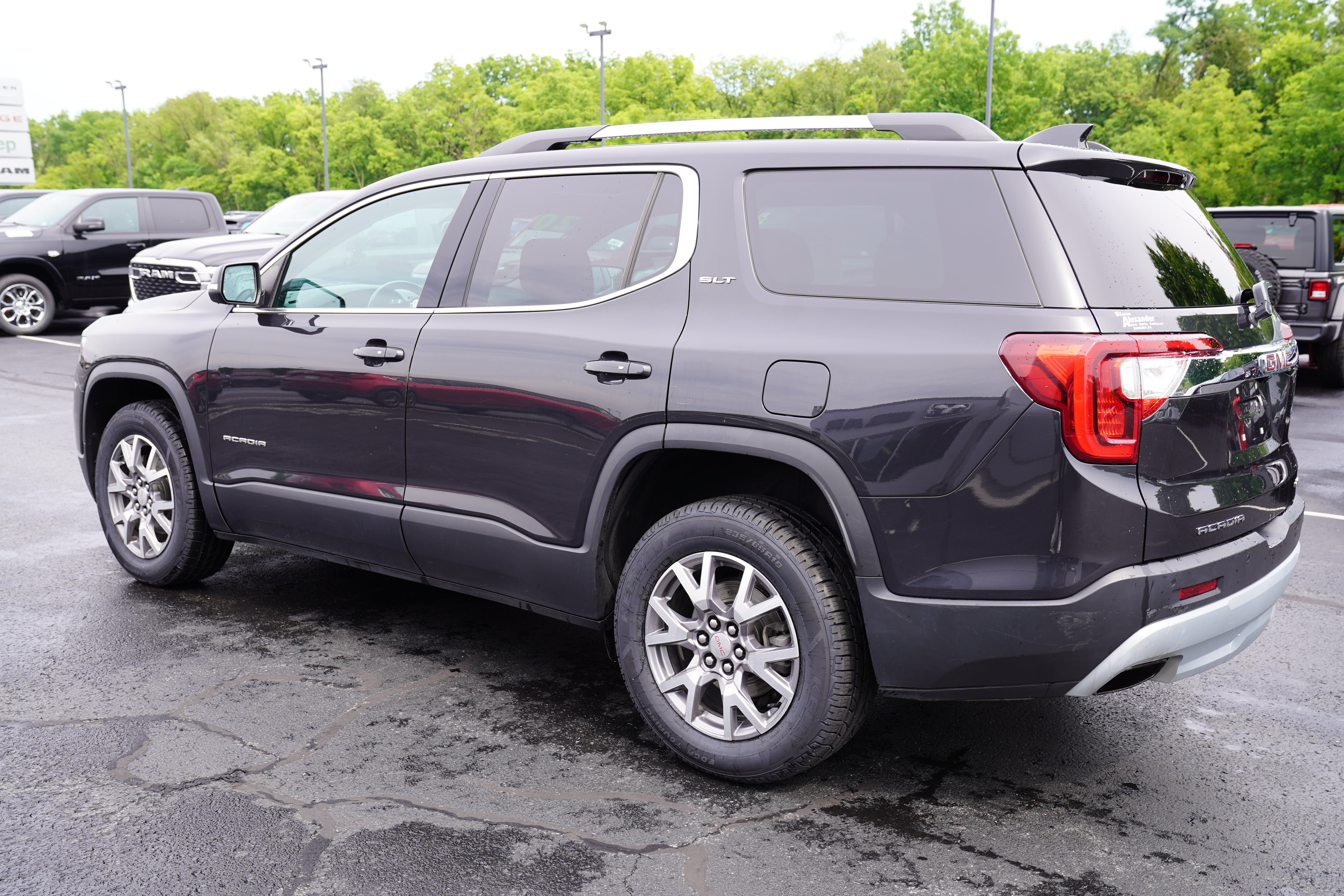 Used 2020 GMC Acadia SLT w/ Trailering Package AWD/4WD image 11