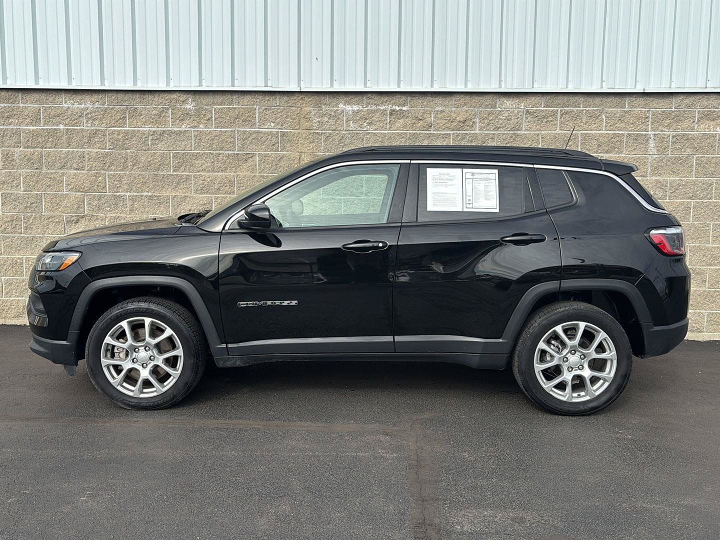 Used 2023 Jeep Compass Latitude w/ Sun and Sound Group AWD/4WD image 36