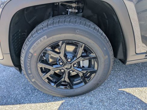 New 2025 Jeep Grand Cherokee Altitude image 11