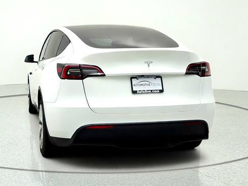 Used 2023 Tesla Model Y AWD image 6