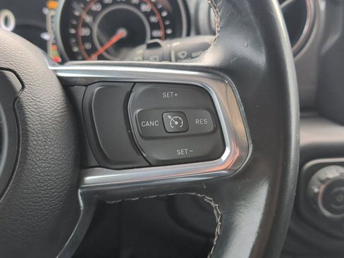 Used 2021 Jeep Wrangler Unlimited Sahara AWD/4WD image 15