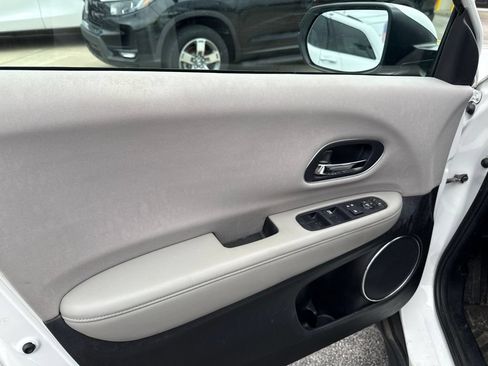 Used 2016 Honda HR-V EX image 8