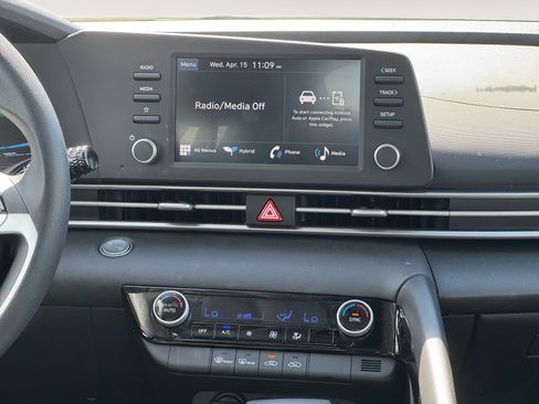 New 2025 Hyundai Elantra Hybrid FWD image 11