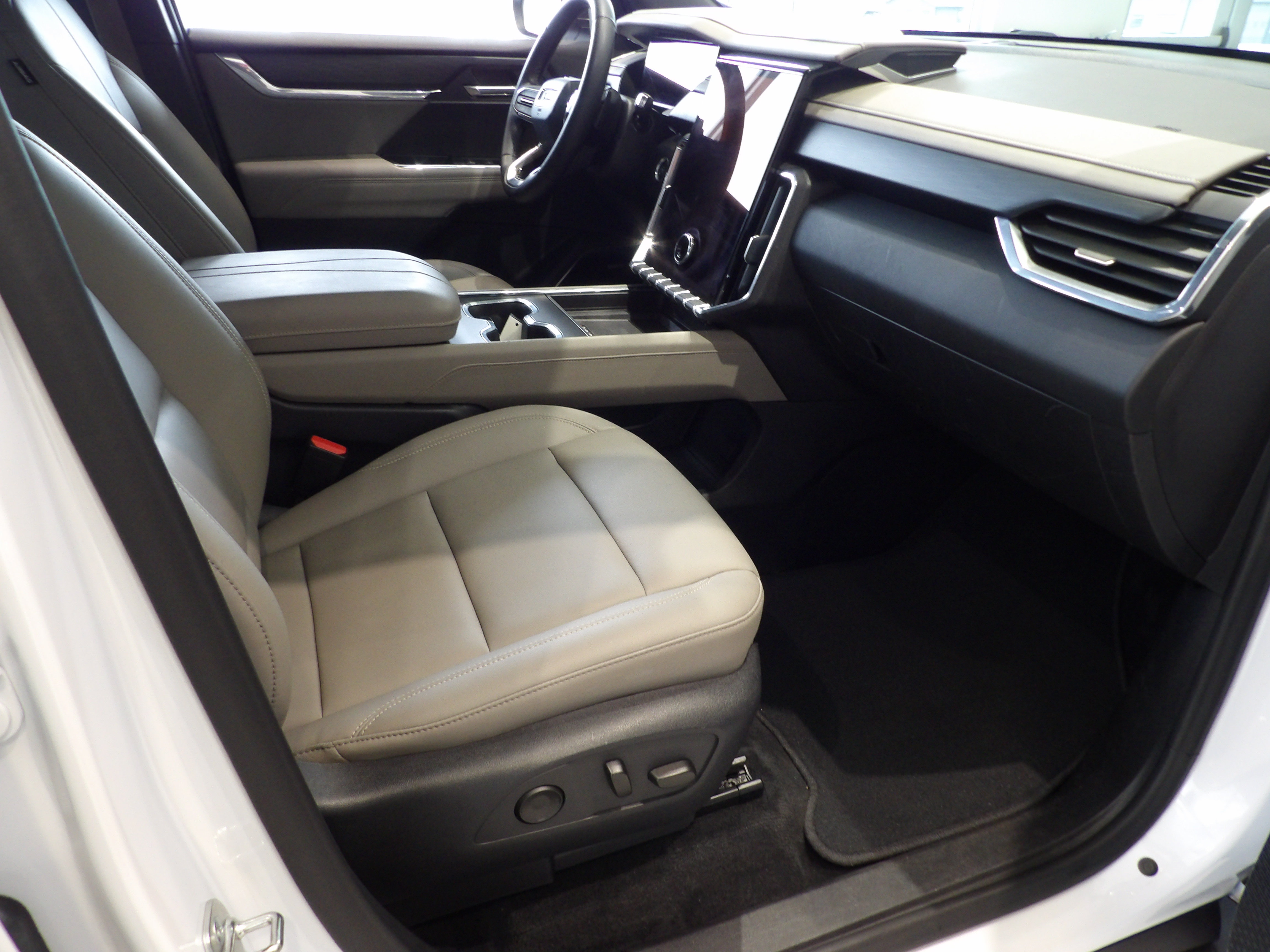 Used 2024 GMC Acadia Elevation w/ Luxury Package AWD/4WD image 26