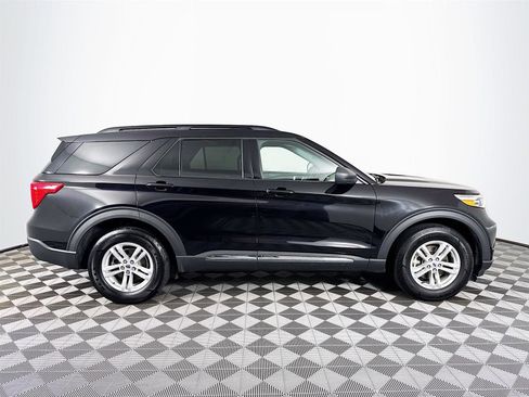 Used 2022 Ford Explorer XLT w/ Equipment Group 202A image 8