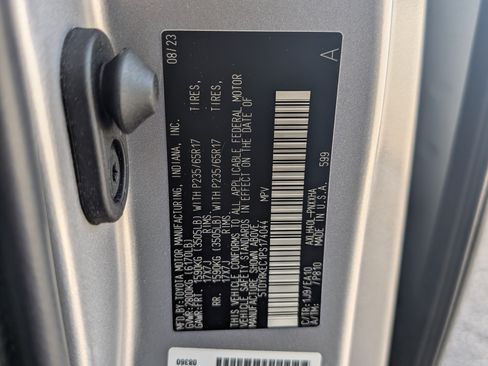 Used 2023 Toyota Sienna XLE FWD image 38