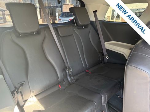 Used 2022 Kia Carnival LX image 12