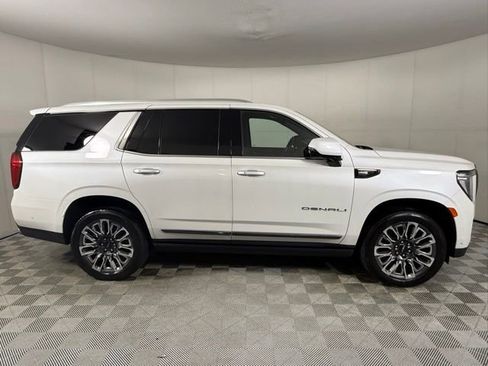 Used 2023 GMC Yukon Denali Ultimate AWD/4WD image 9