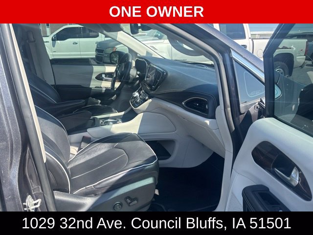 Used 2023 Chrysler Pacifica Limited FWD image 9
