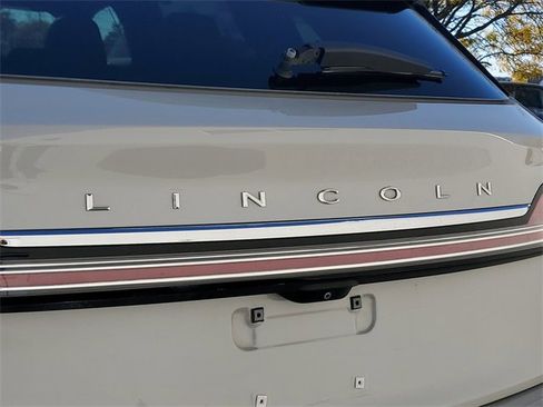 Used 2021 Lincoln Nautilus Reserve w/ Equipment Group 202A image 9