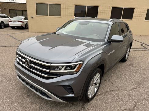 Used 2020 Volkswagen Atlas Cross Sport SE w/ Panoramic Sunroof Package image 13