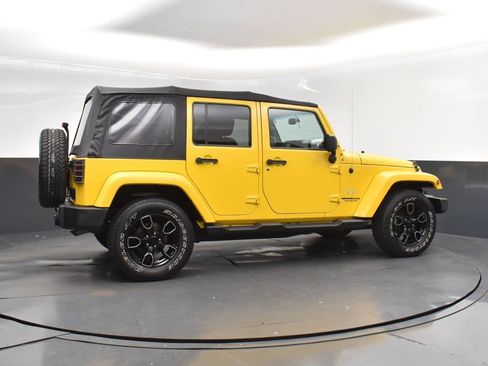 Used 2015 Jeep Wrangler Unlimited Sahara w/ Connectivity Group image 8
