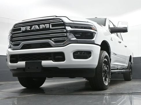 Used 2025 RAM 2500 Laramie AWD/4WD image 38