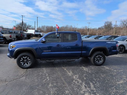Used 2023 Toyota Tacoma TRD Off-Road w/ TRD Premium Off Road Package image 4