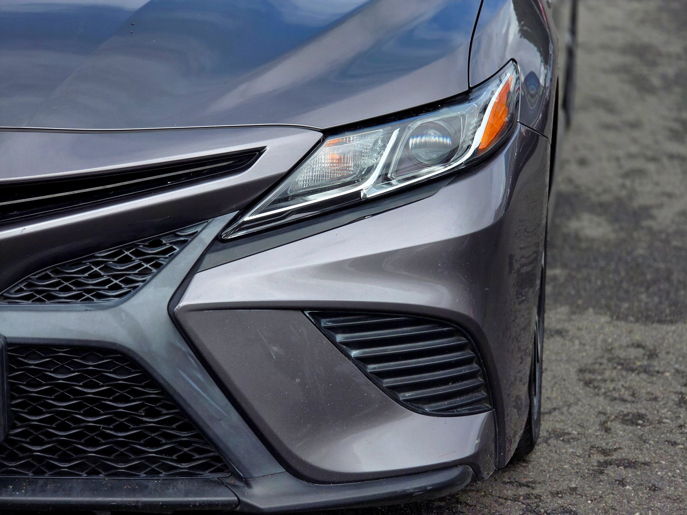 Used 2019 Toyota Camry SE w/ Audio Package FWD image 4