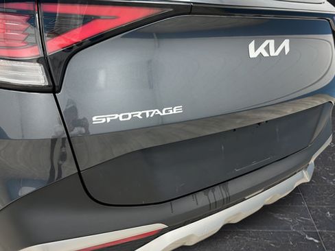 Used 2023 Kia Sportage LX AWD/4WD image 34