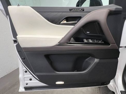 Used 2022 Lexus LX 600 4WD w/ Appearance Package image 7