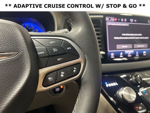 Certified 2023 Chrysler Pacifica Touring-L FWD image 6
