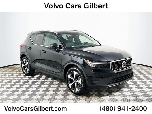 Used 2025 Volvo XC40 B5 Core w/ Protection Package Premier image 1