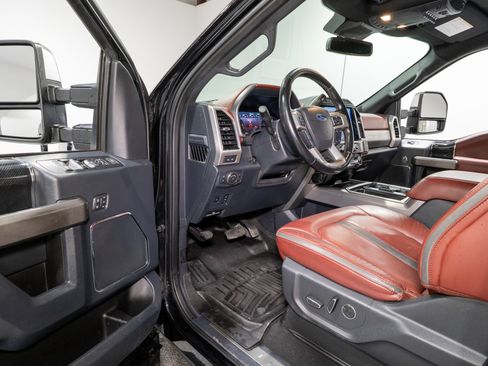 Used 2022 Ford F350 Platinum image 15