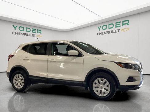 Used 2020 Nissan Rogue Sport S FWD image 2