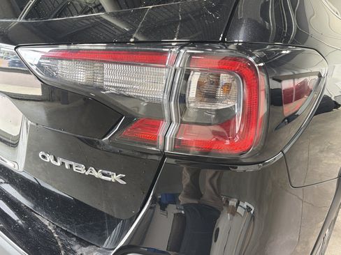 Used 2024 Subaru Outback Premium AWD/4WD image 17
