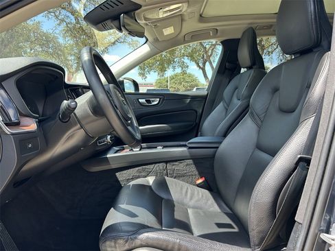 Used 2024 Volvo XC60 B5 Plus image 12