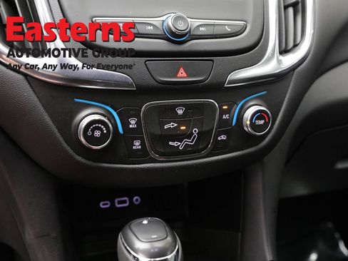 Used 2021 Chevrolet Equinox LT FWD image 19