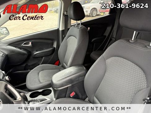 Used 2012 Hyundai Tucson GL image 25