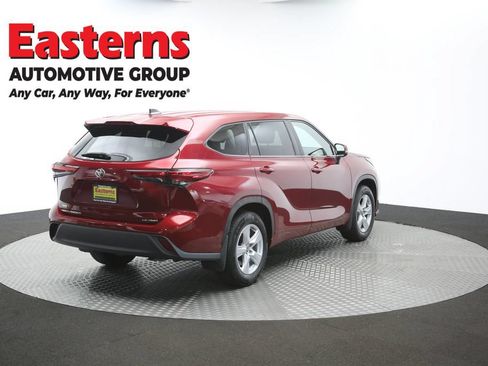 Used 2023 Toyota Highlander LE AWD/4WD image 41