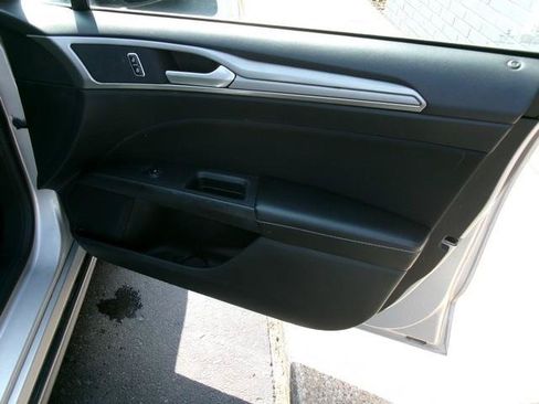 Used 2019 Ford Fusion SE AWD/4WD image 14
