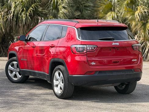 Used 2018 Jeep Compass Latitude FWD image 17