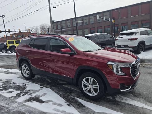 Certified 2022 GMC Terrain SLE w/ Driver Convenience Package image 9