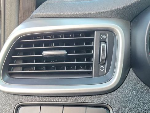 Used 2018 Kia Sorento FWD image 11