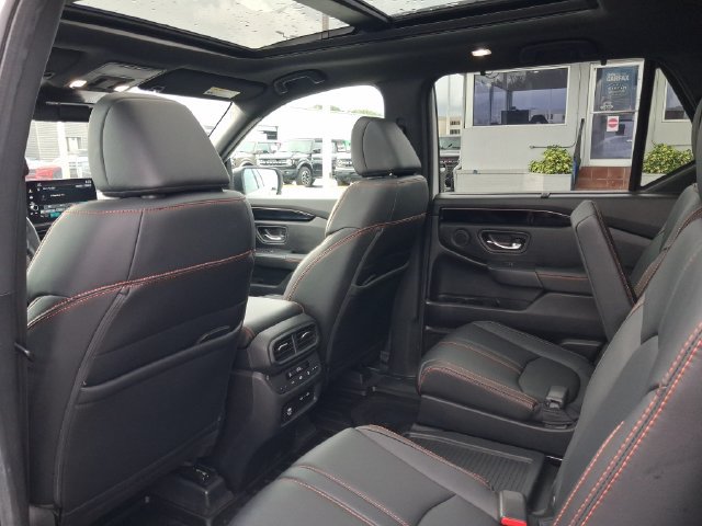 Used 2024 Honda Pilot TrailSport image 5