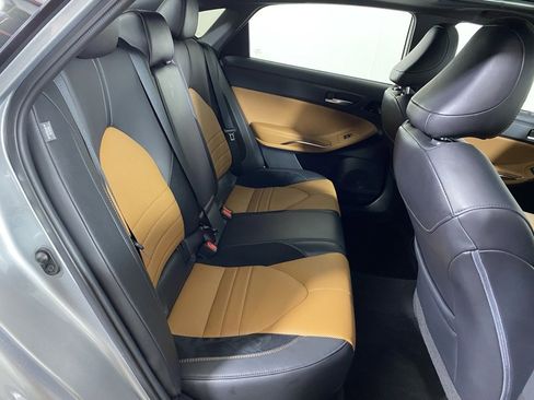 Used 2022 Toyota Avalon Touring image 31