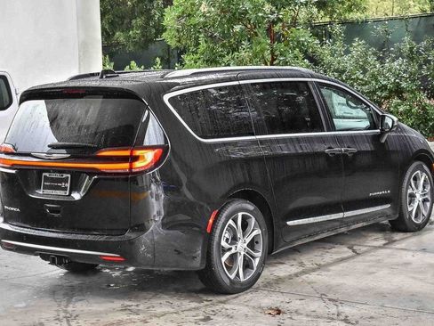 New 2026 Chrysler Pacifica Pinnacle w/ Trailer Tow Group FWD image 6