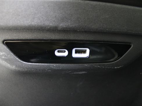 Used 2024 Chrysler Pacifica Limited image 26