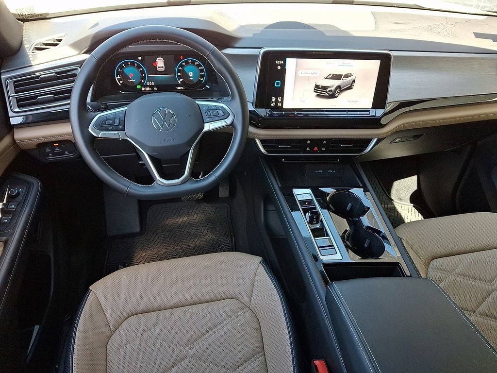 Certified 2025 Volkswagen Atlas Cross Sport SE w/ Panoramic Sunroof Package AWD/4WD image 11