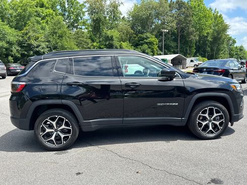Certified 2025 Jeep Compass Limited AWD/4WD image 4
