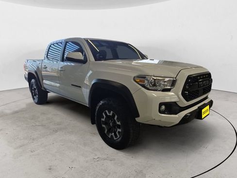 Used 2019 Toyota Tacoma TRD Off-Road AWD/4WD image 3