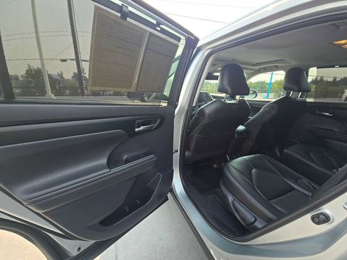 Certified 2020 Toyota Highlander XLE AWD/4WD image 15
