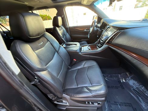 Used 2018 Cadillac Escalade ESV Luxury AWD/4WD image 24
