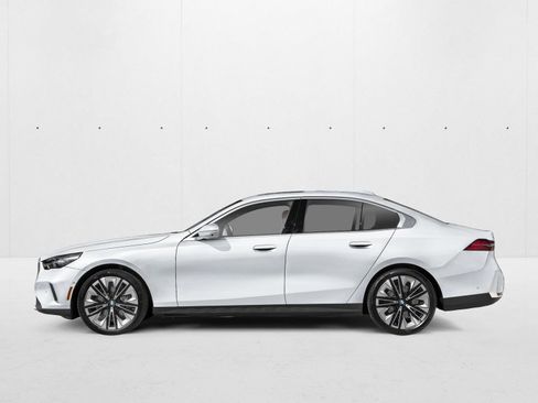 Used 2026 BMW 540i xDrive AWD/4WD image 3